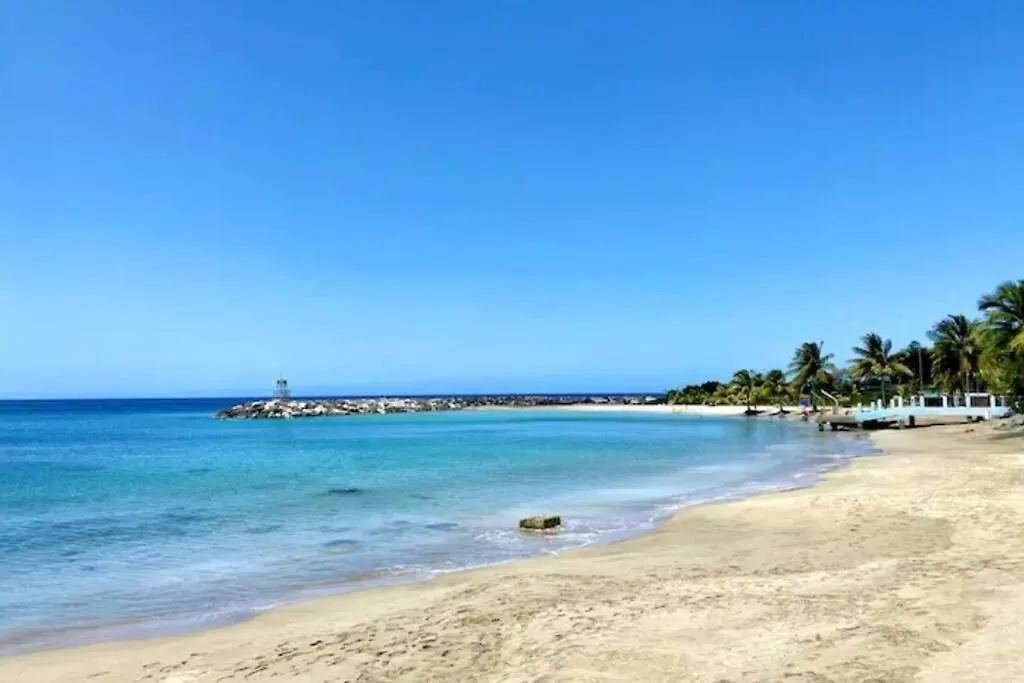 Апартаменты Summer All Year! Oceanfront With Pool A/C Агуадилья
